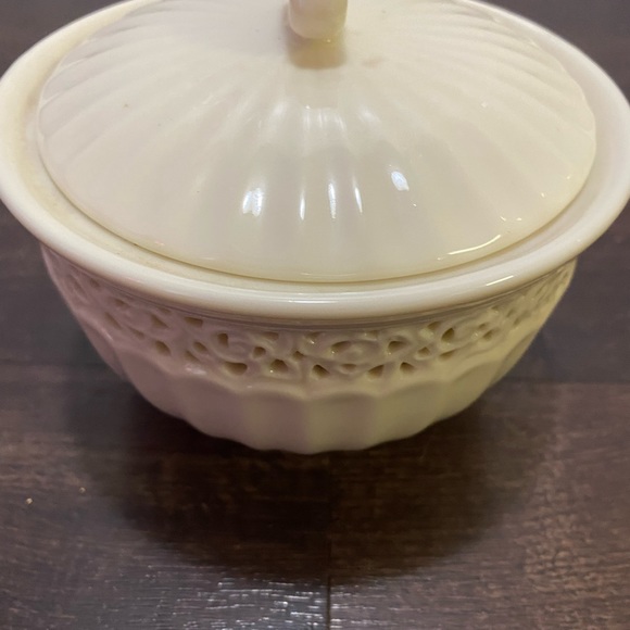 Ivory Lace Serving Bowl with Lid Rice Pattern I.Godinger & Co - Picture 3 of 13